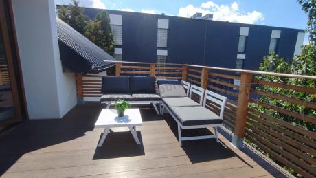 Biały nowoczesny narożnik ogrodowy na mały taras Soletto