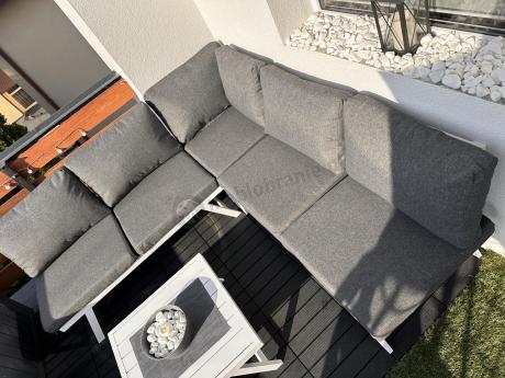 Biały nowoczesny narożnik ogrodowy na mały taras Soletto