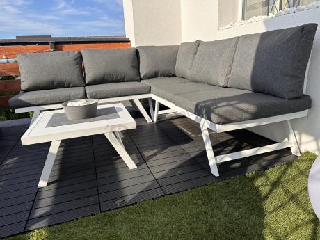 Biały nowoczesny narożnik ogrodowy na mały taras Soletto