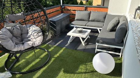 Biały nowoczesny narożnik ogrodowy na mały taras Soletto