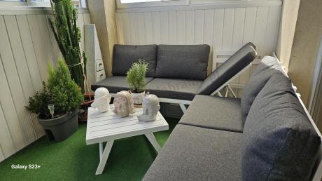 Biały nowoczesny narożnik ogrodowy na mały taras Soletto