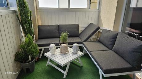 Biały nowoczesny narożnik ogrodowy na mały taras Soletto