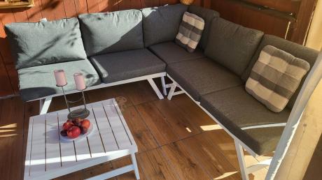 Biały nowoczesny narożnik ogrodowy na mały taras Soletto