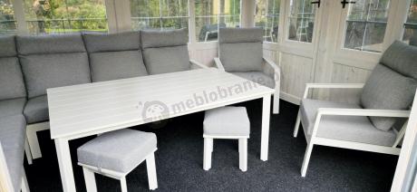 Biały zestaw mebli ogrodowych z narożnikiem, fotelami i pufami - Renalo Corner XL