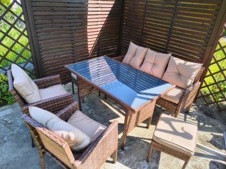 Brązowe meble technorattanowe z wysokim stołem 120cm i sofą Torino Dining