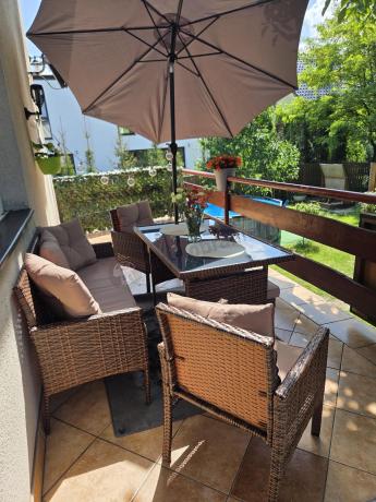 Brązowe meble technorattanowe z wysokim stołem 120cm i sofą Torino Dining