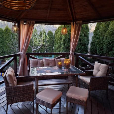 Brązowe meble technorattanowe z wysokim stołem 120cm i sofą Torino Dining