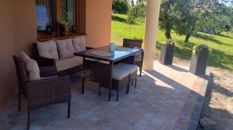 Brązowe meble technorattanowe z wysokim stołem 120cm i sofą Torino Dining
