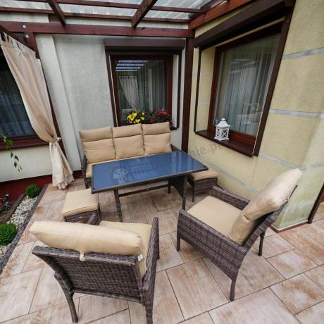 Brązowe neble ogrodowe z sofą 175cm, wysokim stołem, fotelami i pufami Lirata Dining