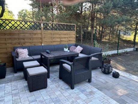 Brązowy narożnik do ogrodu Relly VII ze stołem podnoszonym i fotelem + pufy