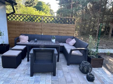 Brązowy narożnik do ogrodu Relly VII ze stołem podnoszonym i fotelem + pufy