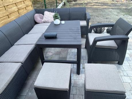 Brązowy narożnik do ogrodu Relly VII ze stołem podnoszonym i fotelem + pufy