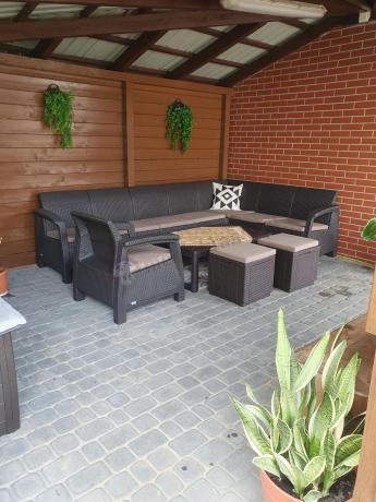 Brązowy narożnik do ogrodu Relly VII ze stołem podnoszonym i fotelem + pufy