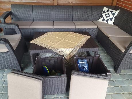 Brązowy narożnik do ogrodu Relly VII ze stołem podnoszonym i fotelem + pufy