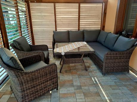 Brązowy narożnik na taras 207x207cm z wysokim stołem i fotelami Novici - Dark Brown