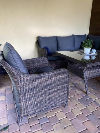 Brązowy narożnik na taras 207x207cm z wysokim stołem i fotelami Novici - Dark Brown