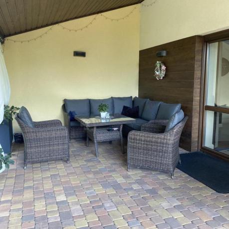 Brązowy narożnik na taras 207x207cm z wysokim stołem i fotelami Novici - Dark Brown