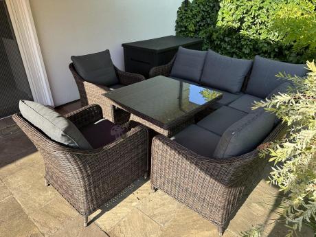 Brązowy narożnik na taras 207x207cm z wysokim stołem i fotelami Novici - Dark Brown