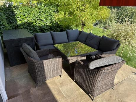 Brązowy narożnik na taras 207x207cm z wysokim stołem i fotelami Novici - Dark Brown