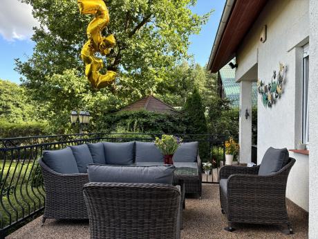 Brązowy narożnik na taras 207x207cm z wysokim stołem i fotelami Novici - Dark Brown