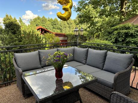 Brązowy narożnik na taras 207x207cm z wysokim stołem i fotelami Novici - Dark Brown