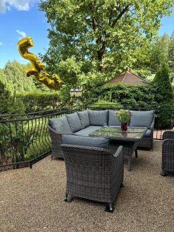 Brązowy narożnik na taras 207x207cm z wysokim stołem i fotelami Novici - Dark Brown