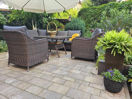 Brązowy narożnik na taras 207x207cm z wysokim stołem i fotelami Novici - Dark Brown