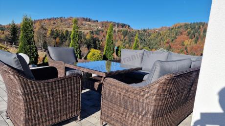 Brązowy narożnik na taras 207x207cm z wysokim stołem i fotelami Novici - Dark Brown