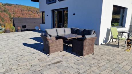 Brązowy narożnik na taras 207x207cm z wysokim stołem i fotelami Novici - Dark Brown