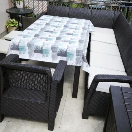 Brązowy narożnik na taras Rellme VII ze stołem obiadowym i fotelem + pufy