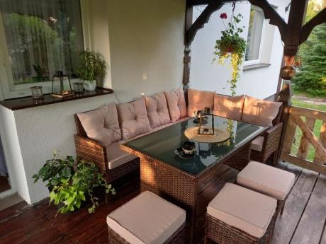 Brązowy narożnik ogrodowy z wysokim stołem 120cm i 3 pufami Torino Corner