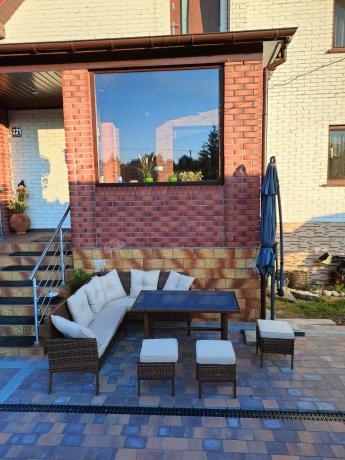 Brązowy narożnik ogrodowy z wysokim stołem 120cm i 3 pufami Torino Corner