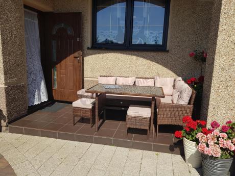 Brązowy narożnik ogrodowy z wysokim stołem 120cm i 3 pufami Torino Corner