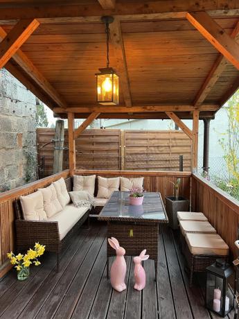 Brązowy narożnik ogrodowy z wysokim stołem 120cm i 3 pufami Torino Corner