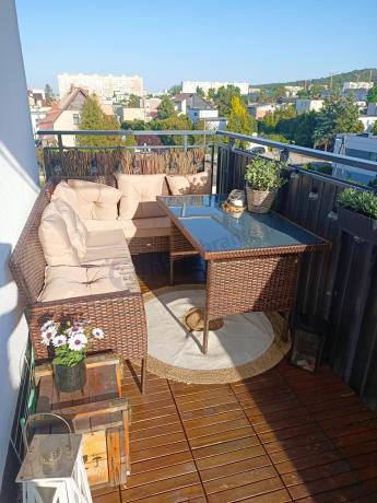 Brązowy narożnik ogrodowy z wysokim stołem 120cm i 3 pufami Torino Corner