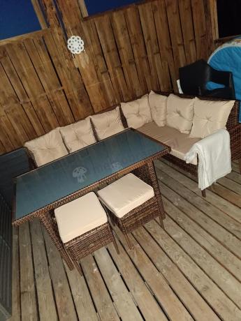 Brązowy narożnik ogrodowy z wysokim stołem 120cm i 3 pufami Torino Corner