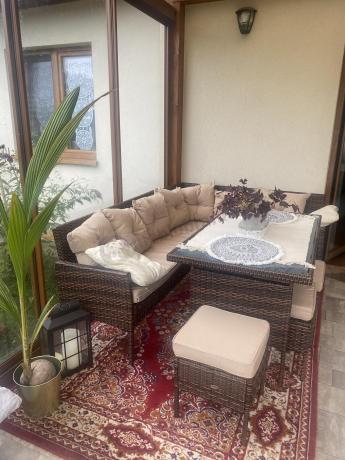 Brązowy narożnik ogrodowy z wysokim stołem 120cm i 3 pufami Torino Corner