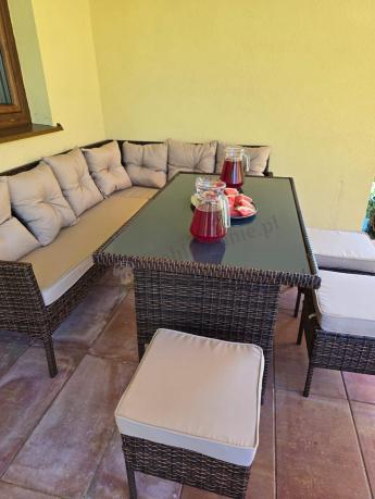 Brązowy narożnik ogrodowy z wysokim stołem 120cm i 3 pufami Torino Corner