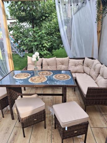 Brązowy narożnik ogrodowy z wysokim stołem 120cm i 3 pufami Torino Corner