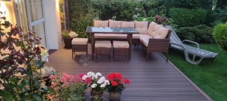 Brązowy narożnik ogrodowy z wysokim stołem 120cm i 3 pufami Torino Corner