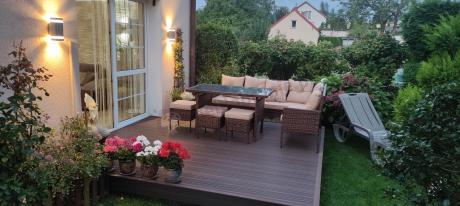 Brązowy narożnik ogrodowy z wysokim stołem 120cm i 3 pufami Torino Corner