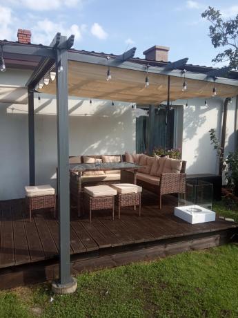 Brązowy narożnik ogrodowy z wysokim stołem 120cm i 3 pufami Torino Corner