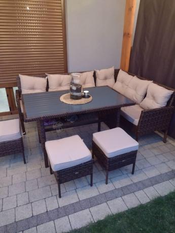 Brązowy narożnik ogrodowy z wysokim stołem 120cm i 3 pufami Torino Corner