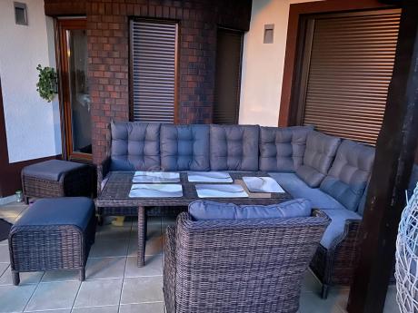 Brązowy narożnik z technorattanu Laritto 251x195cm z wysokim stołem i fotelem - Dark Brown