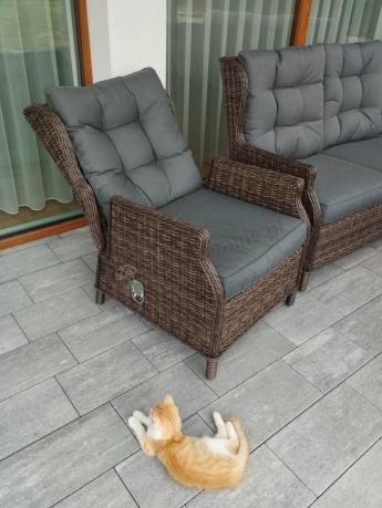 Brązowy narożnik z technorattanu Laritto 251x195cm z wysokim stołem i fotelem - Dark Brown