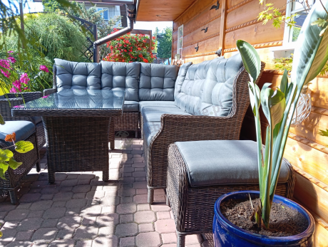 Brązowy narożnik z technorattanu Laritto 251x195cm z wysokim stołem i fotelem - Dark Brown