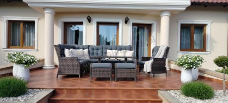 Brązowy narożnik z technorattanu Laritto 251x195cm z wysokim stołem i fotelem - Dark Brown