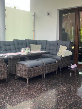 Brązowy narożnik z technorattanu Laritto 251x195cm z wysokim stołem i fotelem - Dark Brown