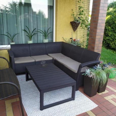 Brązowy narożny zestaw z regulowanym stołem