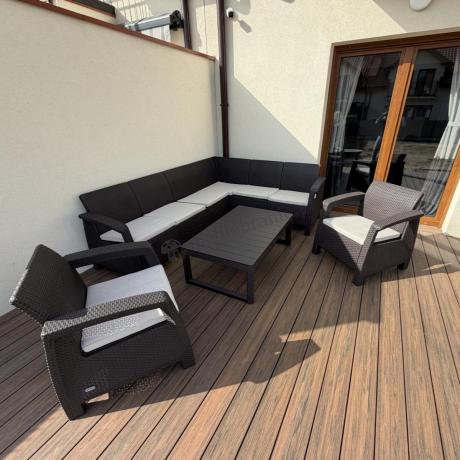 Brązowy zestaw dla 8 osób z narożnikiem, stołem podnoszonym i dwoma fotelami Relly VI